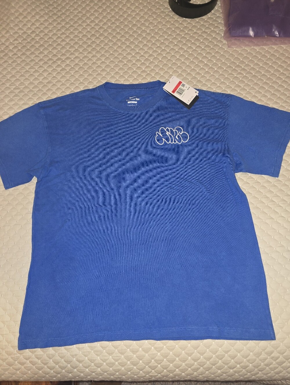 Lg - Nike Mens Blue Graphic Crewneck T-Shirt. (NEW W/TAGS)